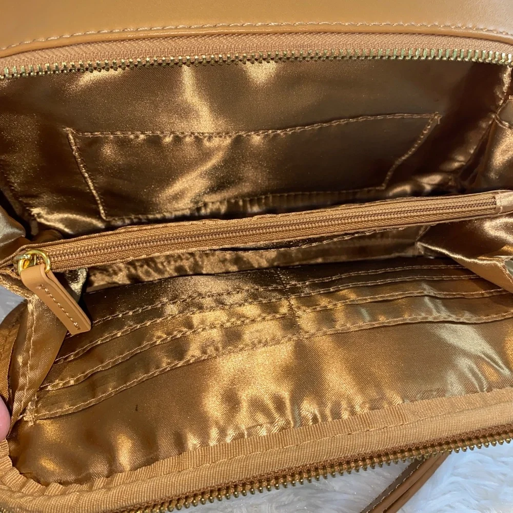Joy & Man Leather Shoulder bag in Tan in almost new condition - Picture 4 of 8